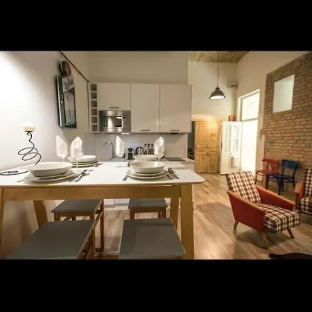 Apartment Elegant Garden Flat *