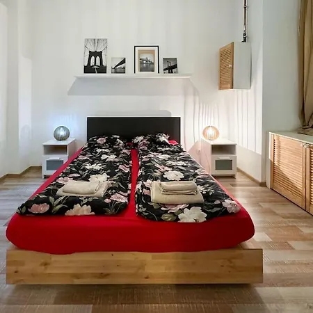 Elegant Garden Flat Apartment *