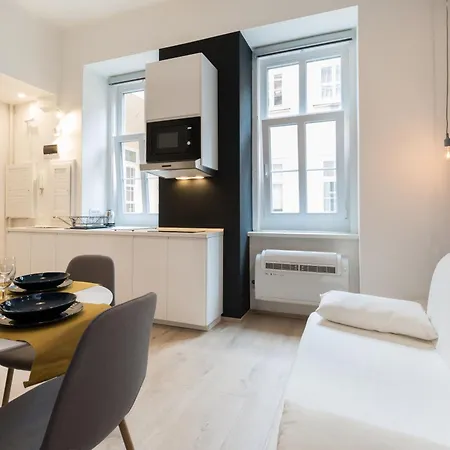 Lazar Opera House Apartment *