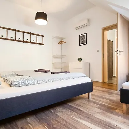 Apartment Upartments *