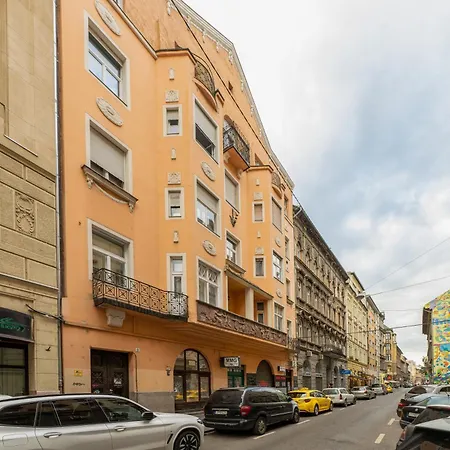 Acacia-a20 * Budapest