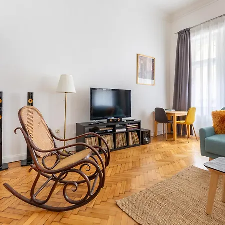 D8 Sphinx Apartment
