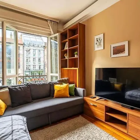 Luxury Design Flat In The Center