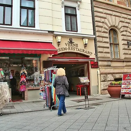 Vaci Deluxe