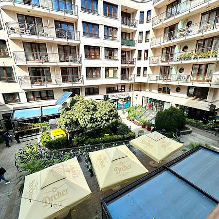 Center With Balcony דירה *