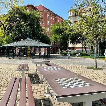 - Free Garage, Ac, Wi-fi, Balcony, Electric Blinds Budapest