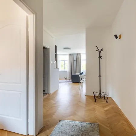 Apartment Spacious And Freshly Renovated *
