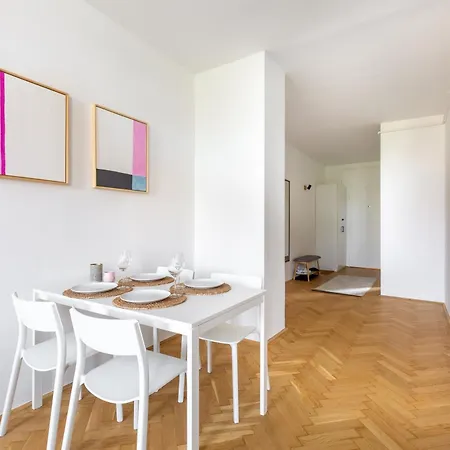 Spacious And Freshly Renovated * Budapest
