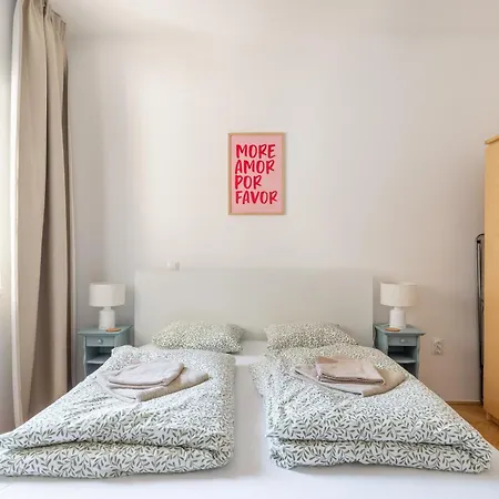 Apartment Spacious And Freshly Renovated