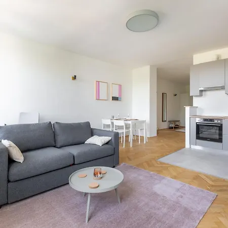 Apartment Spacious And Freshly Renovated *