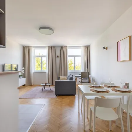 Spacious And Freshly Renovated Apartment Budapest