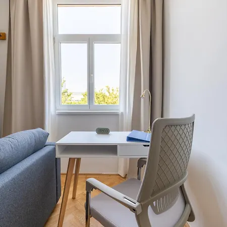 Apartment Spacious And Freshly Renovated *