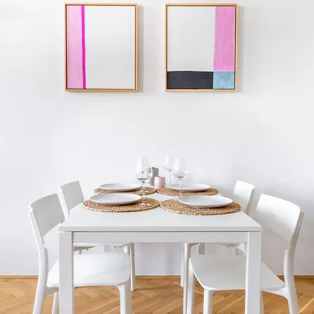 Spacious And Freshly Renovated Apartment
