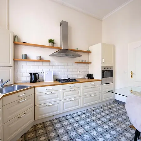 Exclusive & Cozy W' Balcony * Budapest