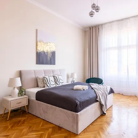 Exclusive & Cozy W' Balcony * Budapest
