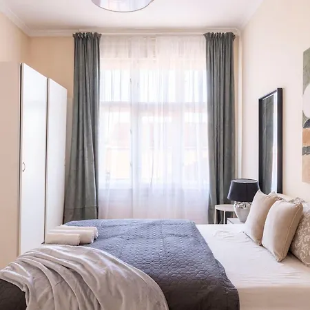 Apartment Exclusive & Cozy W' Balcony *