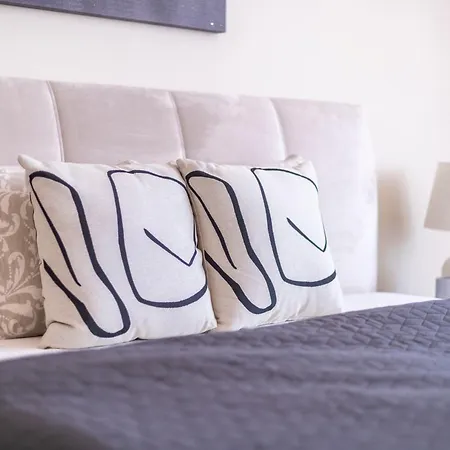 Apartment Exclusive & Cozy W' Balcony