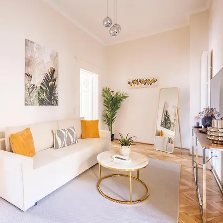 Apartment Exclusive & Cozy W' Balcony *