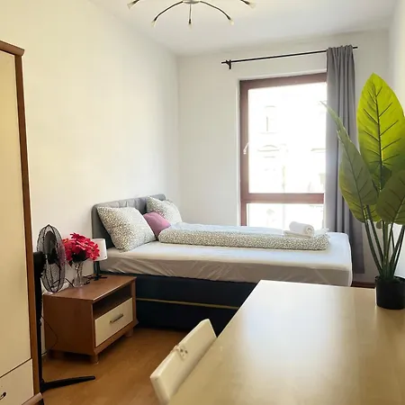 Nearby Keleti Station Apartment *