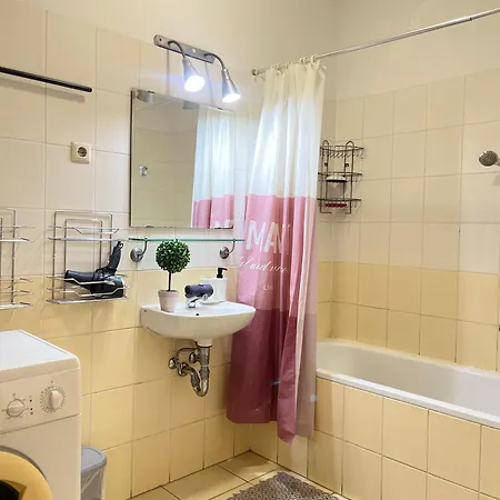 Nearby Keleti Station Apartment