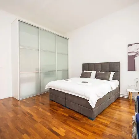 Luxury 2bdr In Apartment Budapest