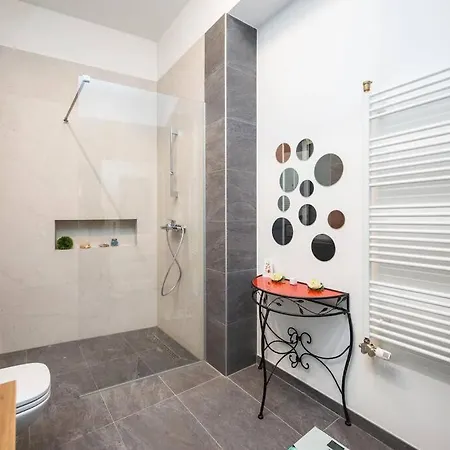 Luxury 2bdr In *