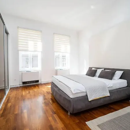 Luxury 2bdr In Budapest