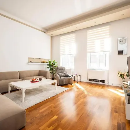 Luxury 2bdr In Apartment