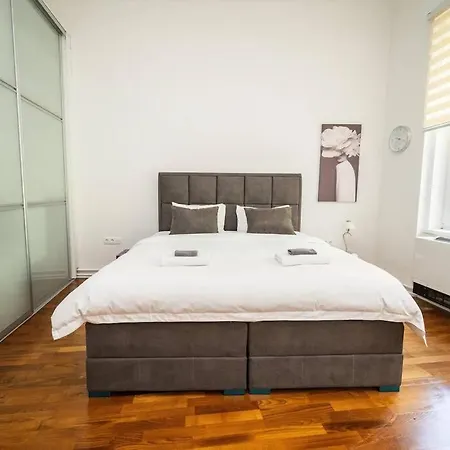 Luxury 2bdr In Apartment *