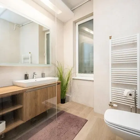 Luxury 2bdr In *
