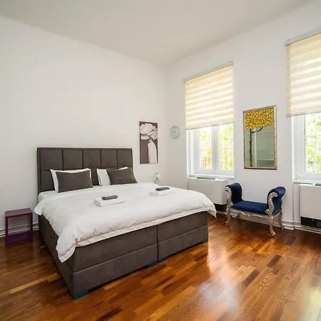 Luxury 2bdr In Apartment