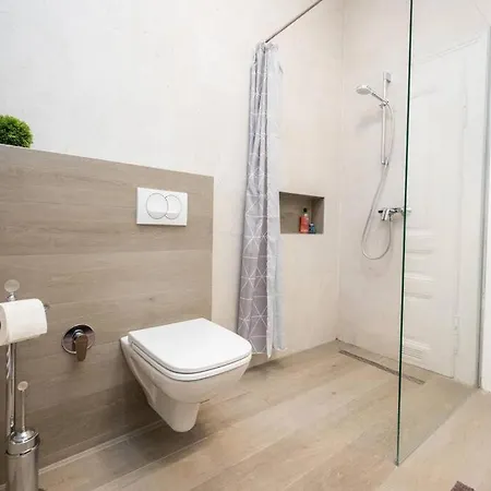 Luxury 2bdr In Apartment *