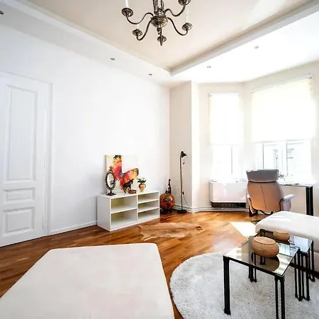 Luxury 2bdr In Apartment *