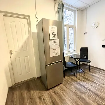 Aradi With Private Bathroom In The Centre בית אירוח *