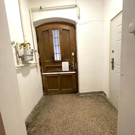 Aradi With Private Bathroom In The Centre בודפשט
