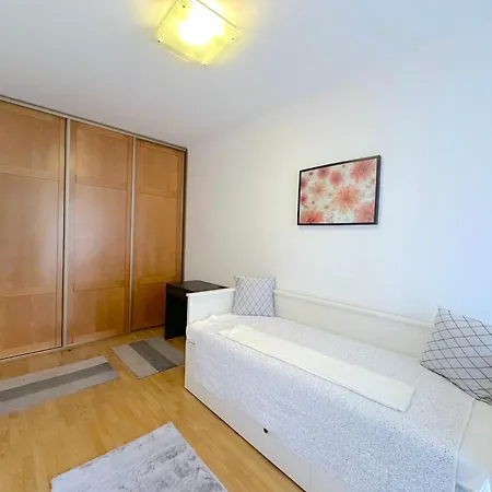 Spacious 3-bedroom With Balcony & Free Parking Apartment Budapest