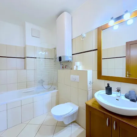 Spacious 3-bedroom With Balcony & Free Parking Apartment
