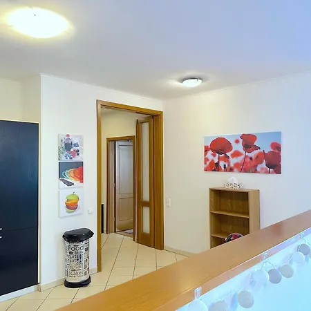 Apartment Spacious 3-bedroom With Balcony & Free Parking