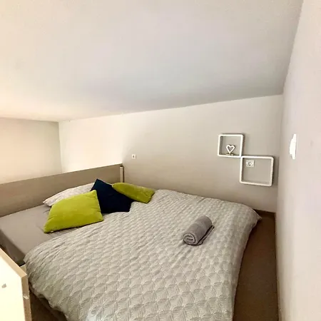 Ava Budapest