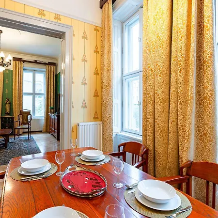 Apartment Luxury Art Nouveau Next To Parliament Building Budapest