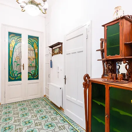 Apartment Luxury Art Nouveau Next To Parliament Building Budapest
