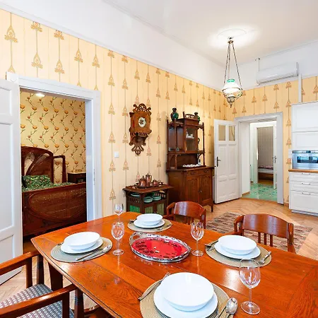 Apartment Luxury Art Nouveau Next To Parliament Building *