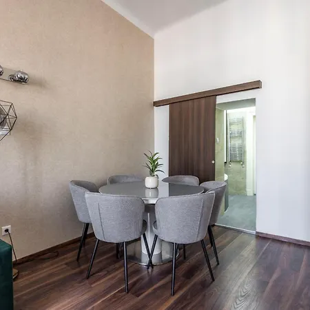 Apartment Luxurious Elizabeth Grand W' Sauna