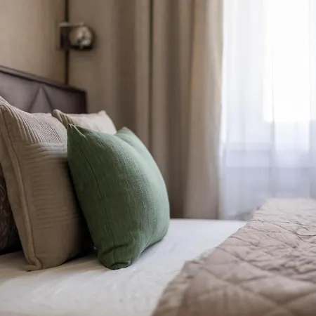 Luxurious Elizabeth Grand W' Sauna Apartment