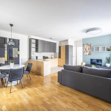 Superb Location & Cozy With Terrace By Prestige Homes Budapest