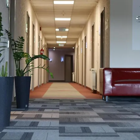 Hotel Only 15 Minutes To Center, Free Secure Parking