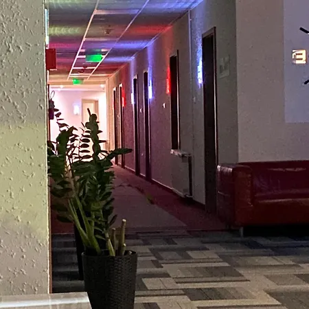 Hotel Only 15 Minutes To Center, Free Secure Parking