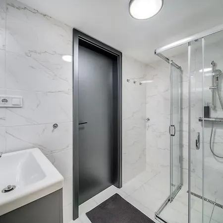 Loft 8 - Cozy Stylish With Parking