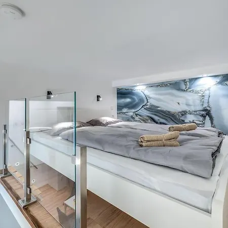 Apartment Loft 8 - Cozy Stylish With Parking *