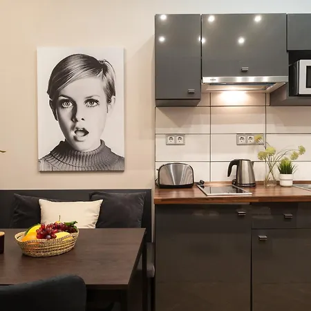 Super Cosy 3br Near Newyork Cafe With Balcony Apartment *